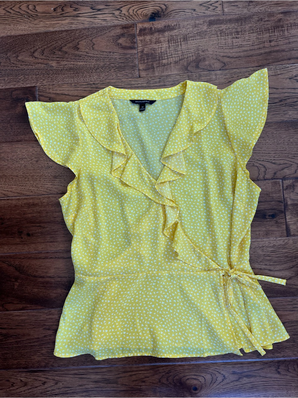 Banana Republic Ruffle Wrap Top in Yellow/White, Size Medium